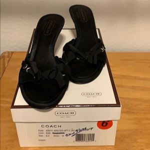 COACH 6 CYNDI black suede sandals